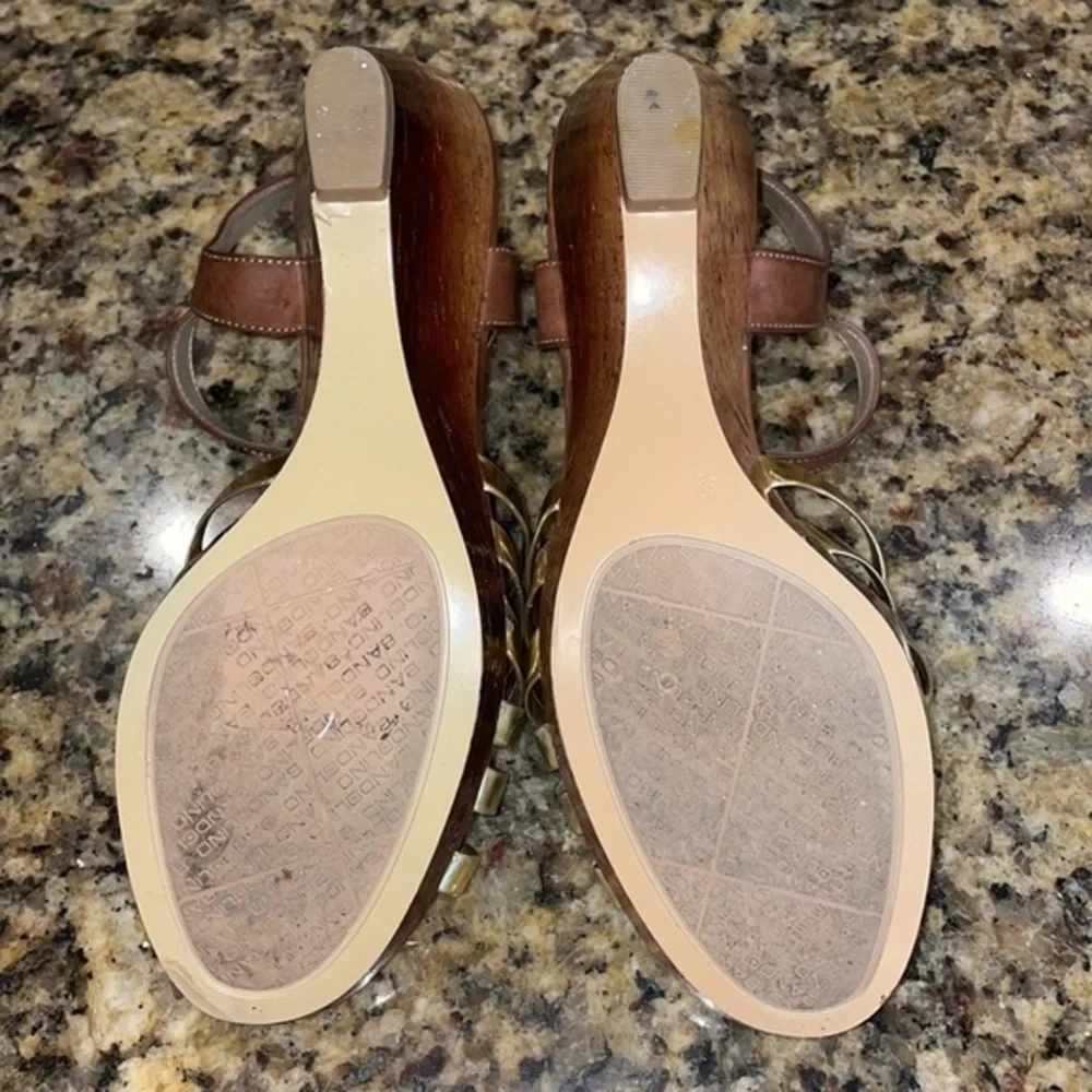 BANDOLINO  PLATFORM SANDLES Gold Brown‎ Wood Wedges Size 8 1/2